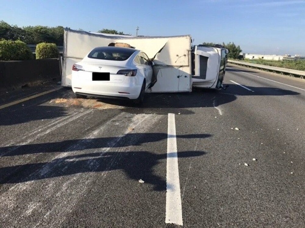 tesla car accident